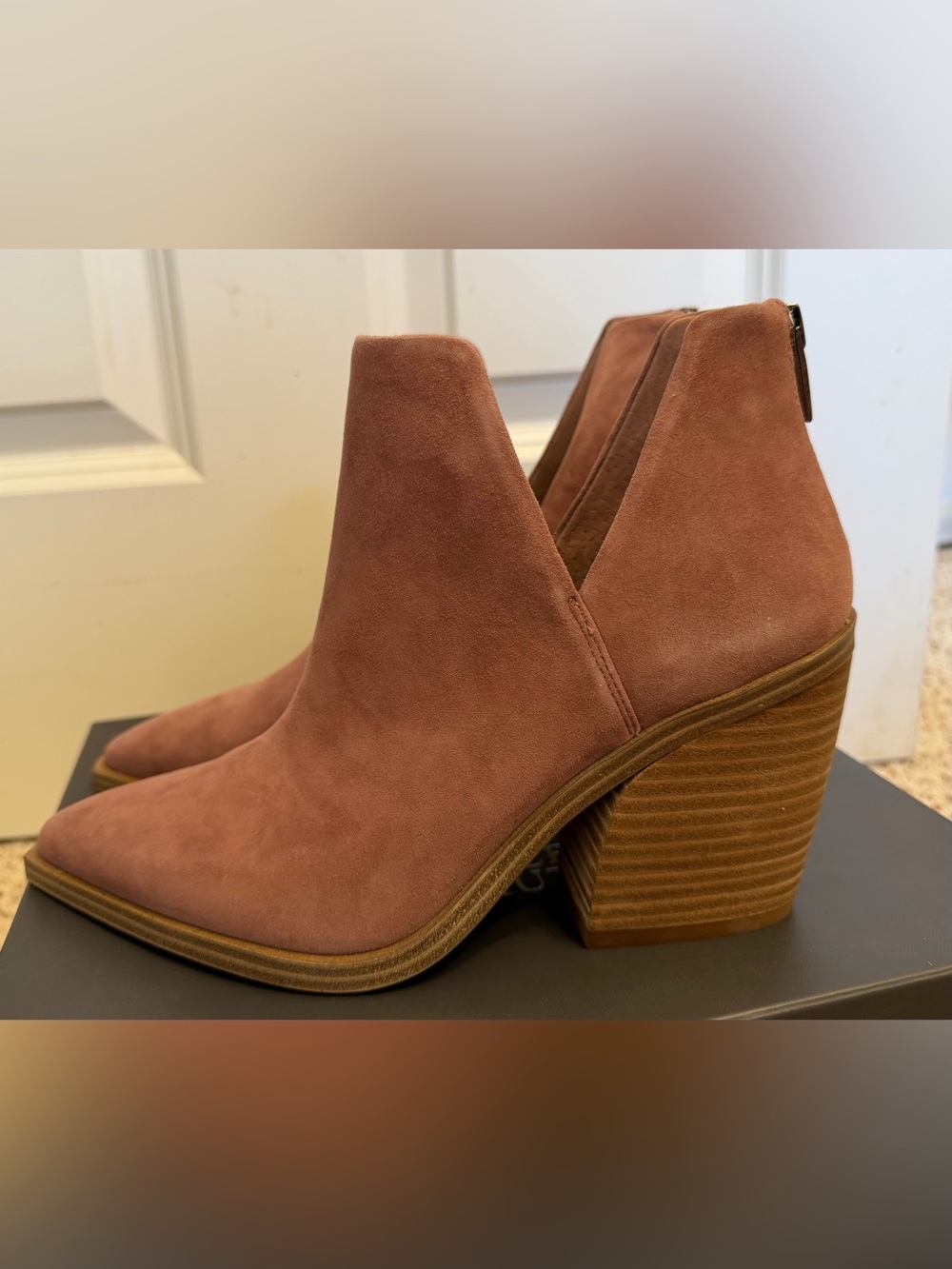NWB Vince Camuto Gigietta Suede Block Heel Booties, Pink, Size 8.5/39